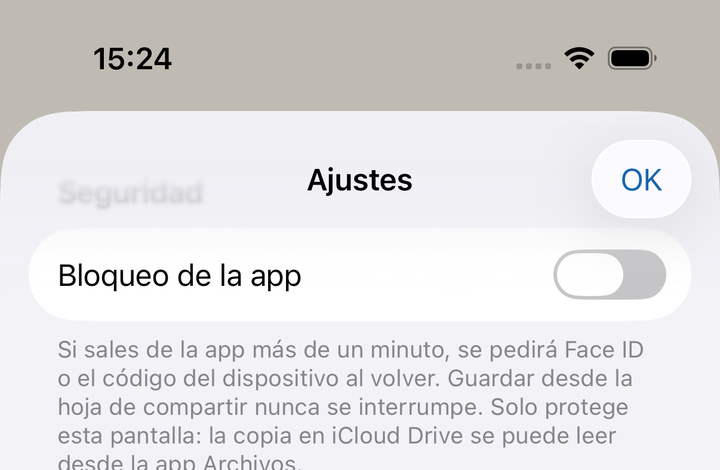 Ajustes de seguridad. El bloqueo de la app está desactivado por omisión; activado, la app pregunta al abrirse.