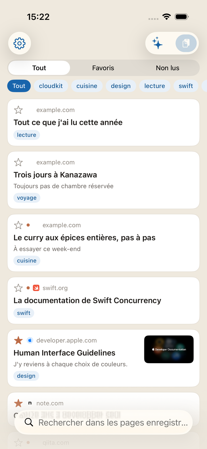 La liste de Kakesu. Les onglets du haut basculent entre Tous, Favoris et Non lus ; les étiquettes en dessous filtrent.