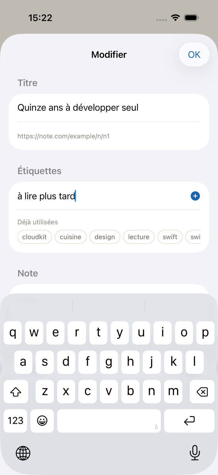 L'écran de modification : corriger le titre, ajouter des étiquettes, écrire une note. Les étiquettes déjà utilisées sont proposées.
